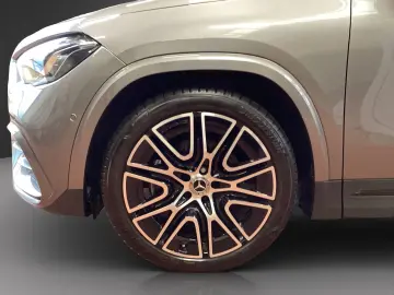 MERCEDES-BENZ GLA 200d AMG-Plus NIGHT Kam MB-LED AHK MBUX