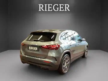 MERCEDES-BENZ GLA 200d AMG-Plus NIGHT Kam MB-LED AHK MBUX