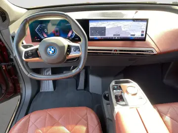 BMW iX xDrive40 Sky Lounge ACC Laser PanoSD SpurAss