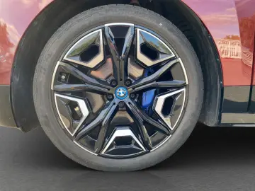 BMW iX xDrive40 Sky Lounge ACC Laser PanoSD SpurAss