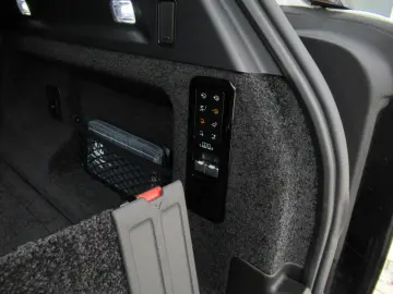 LAND ROVER NEW P460e AUTOBIOGRAPHY SV BLACK BESPOKE eAHK 22