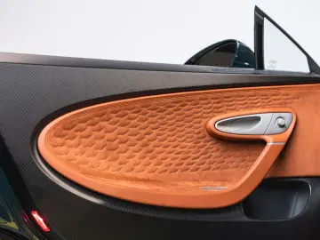 BUGATTI DIVO   1of5 EXPOSEDCARBON   1of40