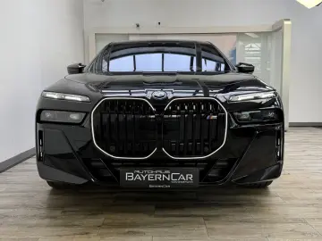 BMW M760e xDrive   571 CP • B&W • SKY LOUNGE • MASSAGE