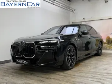 BMW M760e xDrive   571 CP • B&W • SKY LOUNGE • MASSAGE