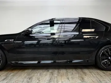BMW M760e xDrive   571 CP • B&W • SKY LOUNGE • MASSAGE