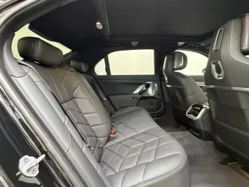BMW M760e xDrive   571 CP • B&W • SKY LOUNGE • MASSAGE