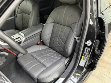 BMW M760e xDrive   571 CP • B&W • SKY LOUNGE • MASSAGE