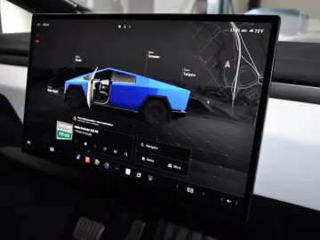 TESLA CYBERTRUCK