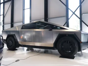 TESLA CYBERTRUCK