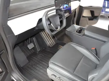 TESLA CYBERTRUCK