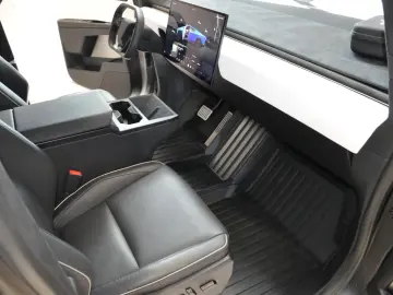 TESLA CYBERTRUCK