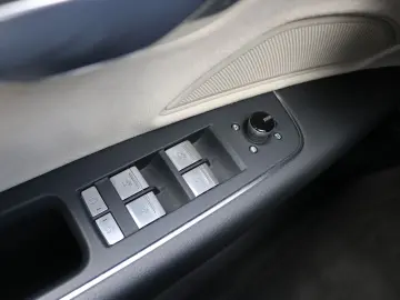 AUDI A8L 60 TFSI e Lang  Digital Matrix Pano B&O