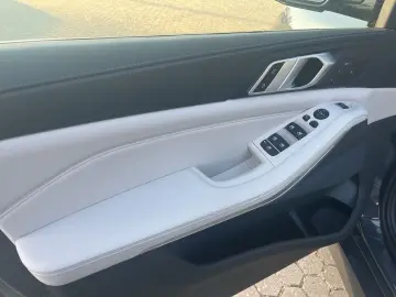 BMW X5 40d M Sport xDrive Laser HUD AHK Navi Leder