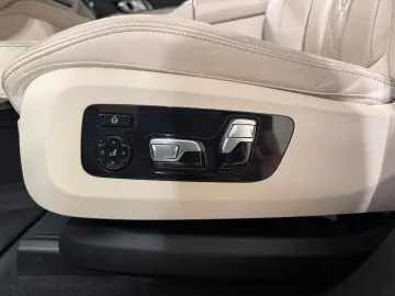 BMW X6 M60i xDrive   B&W DIAMOND • SKY LOUNGE • MASSAGE