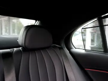 MERCEDES-BENZ E 300e 4M AMG Premium H-Lenkung Hypers…