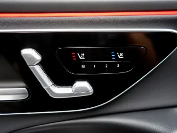 MERCEDES-BENZ E 300e 4M AMG Premium H-Lenkung Hypers…