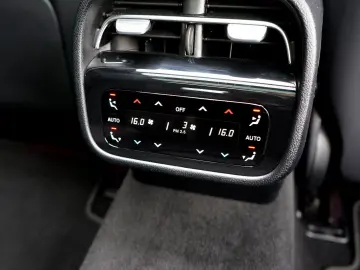 MERCEDES-BENZ E 300e 4M AMG Premium H-Lenkung Hypers…