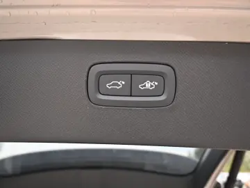 VOLVO XC90 T8 AWD Ultra Dark Facelift 360  LUFT VOLL