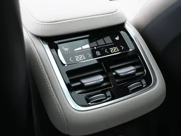 VOLVO XC90 T8 AWD Ultra Dark Facelift 360  LUFT VOLL