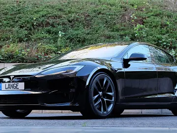 TESLA Model S Dual Motor Performance