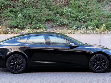 TESLA Model S Dual Motor Performance