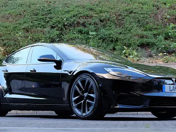 TESLA Model S Dual Motor Performance
