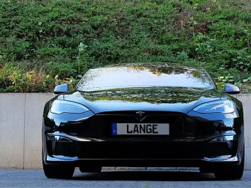 TESLA Model S Dual Motor Performance