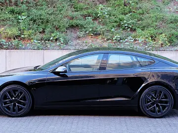 TESLA Model S Dual Motor Performance