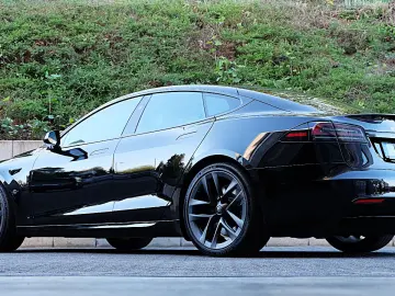 TESLA Model S Dual Motor Performance