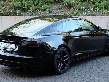 TESLA Model S Dual Motor Performance