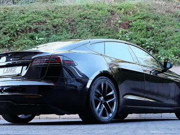 TESLA Model S Dual Motor Performance