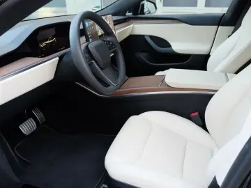 TESLA Model S Dual Motor Performance