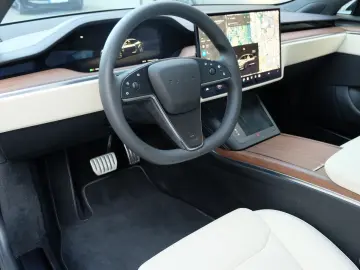 TESLA Model S Dual Motor Performance