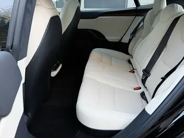 TESLA Model S Dual Motor Performance