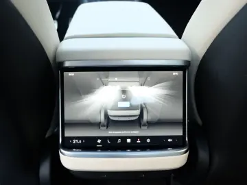 TESLA Model S Dual Motor Performance
