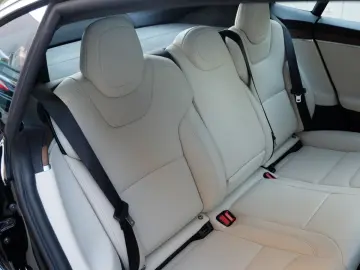 TESLA Model S Dual Motor Performance