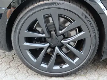 TESLA Model S Dual Motor Performance