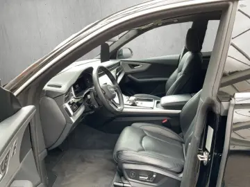 AUDI Q8 55 TFSI e quattro