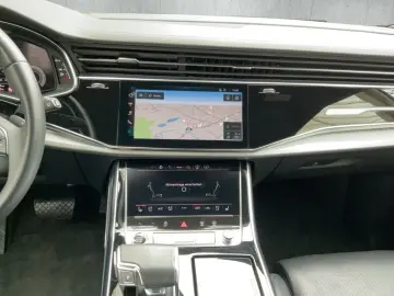 AUDI Q8 55 TFSI e quattro