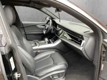 AUDI Q8 55 TFSI e quattro