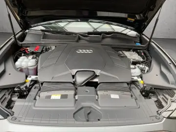 AUDI Q8 55 TFSI e quattro