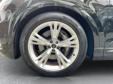 AUDI Q8 55 TFSI e quattro