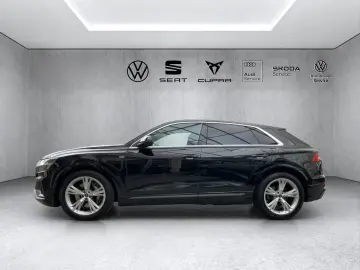AUDI Q8 55 TFSI e quattro