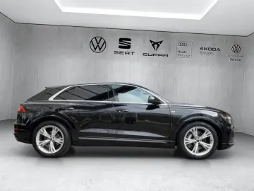 AUDI Q8 55 TFSI e quattro