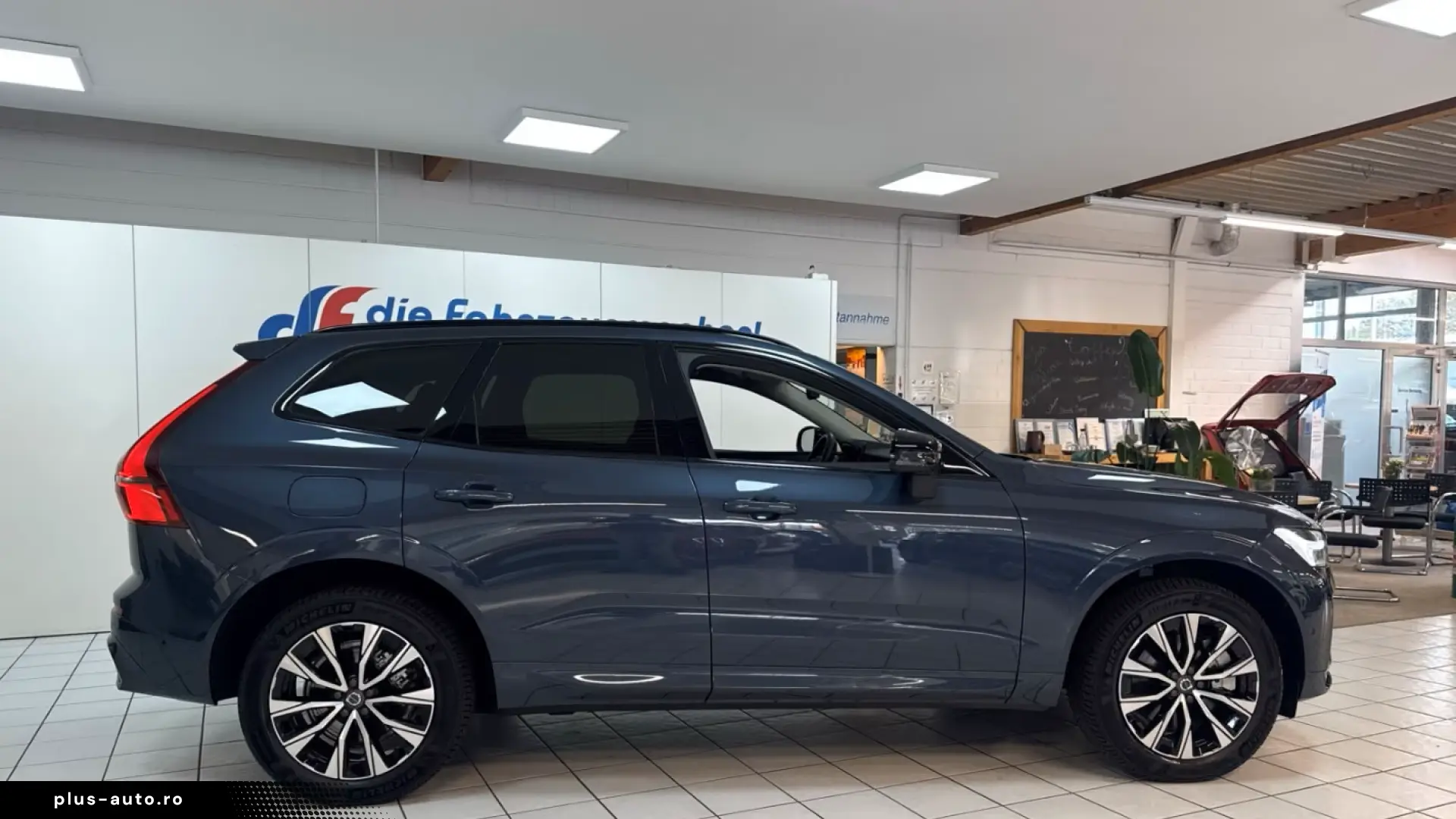 Volvo XC60 T8 Plus Dark Recharge Plug-In Hybrid