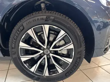 Volvo XC60 T8 Plus Dark Recharge Plug-In Hybrid