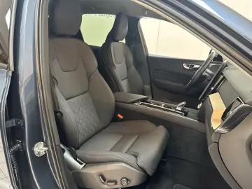 Volvo XC60 T8 Plus Dark Recharge Plug-In Hybrid