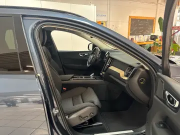 Volvo XC60 T8 Plus Dark Recharge Plug-In Hybrid
