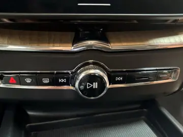 Volvo XC60 T8 Plus Dark Recharge Plug-In Hybrid