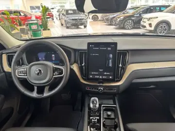 Volvo XC60 T8 Plus Dark Recharge Plug-In Hybrid